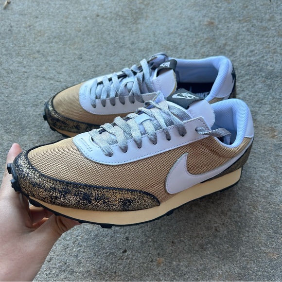 Women's Daybreak Golden Gals Shoes - Picture 3 of 9